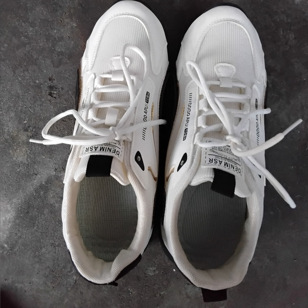 White black and gold shoes. Brand new no wears perfect conditions